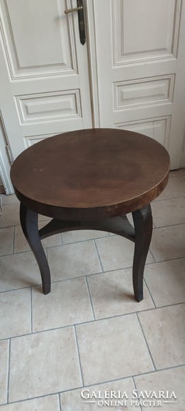 Art deco round table