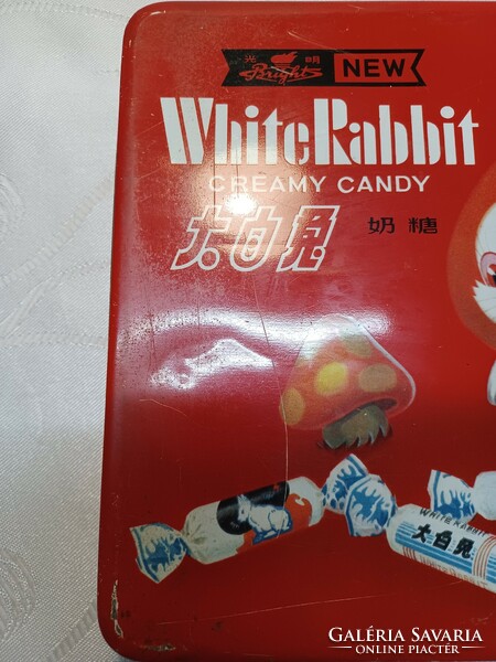 Retro cukorkás doboz. White Rabbit Rolls