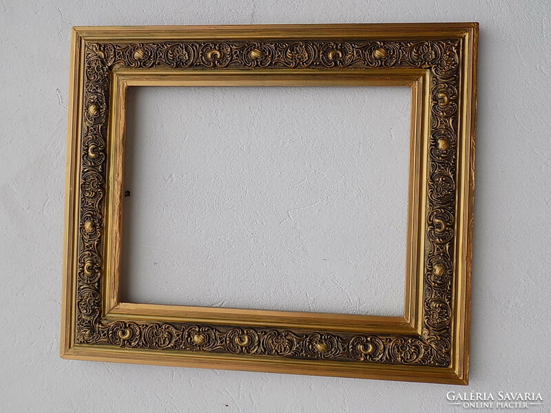 Restored picture frame: 58 x 69 cm. It is in perfect condition. Inner size 41 x 51 cm.