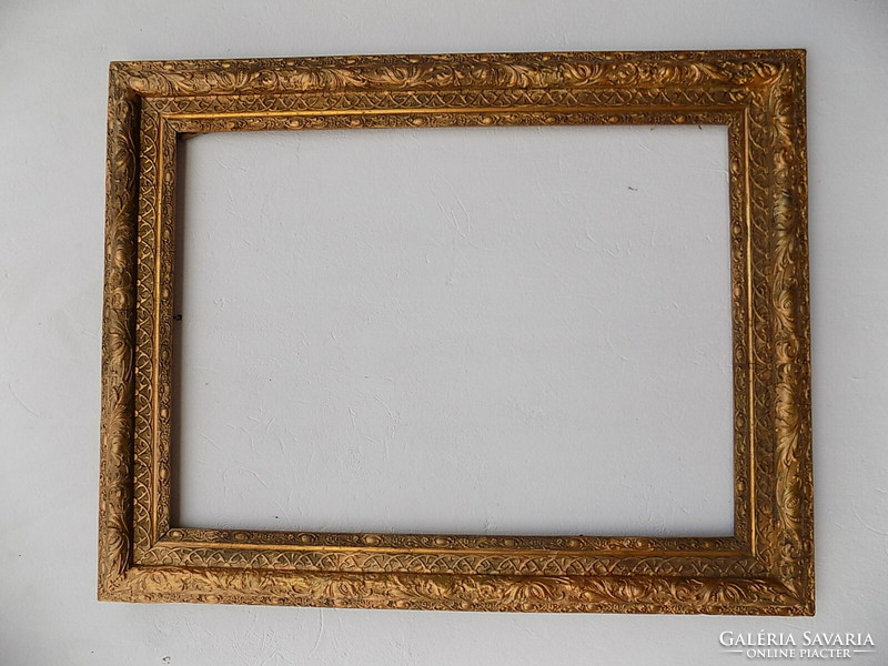 Gilded picture frame. Size: 124.5 x 97 cm.