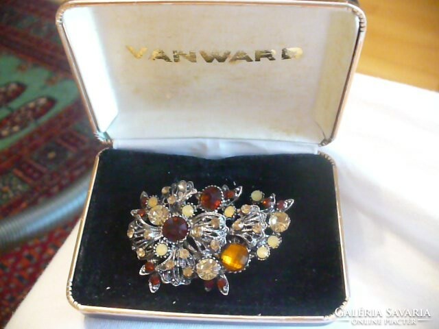 Beautiful antique brooch with many stones