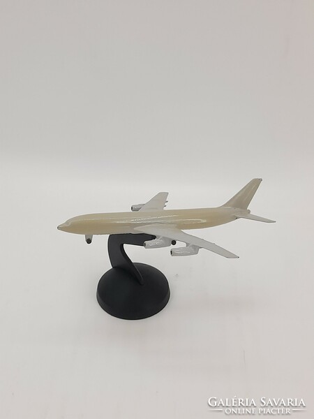 Airplane model il 86