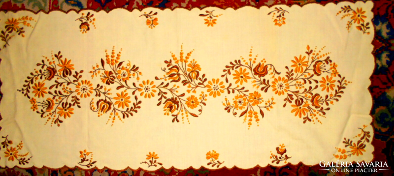 Embroidered tablecloth runner 82 cm x 35 cm