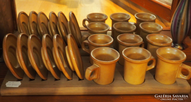 Hatszemélyes retro kerámia kávéskészlet fatálcán