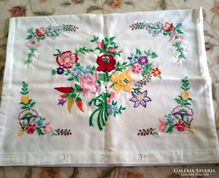 Embroidered decorative pillow with Kalocsa pattern