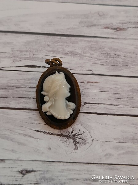 Old cameo pendant-brooch