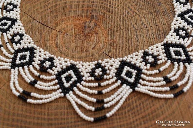 Cream-black pearl collar, pearl necklace