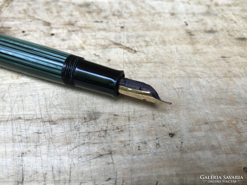Pelikan 585 fountain pen with gold tip