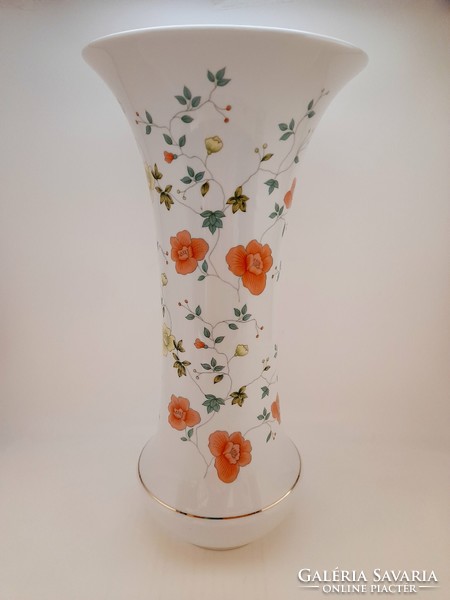 A large vase of Ravenclaw porcelain