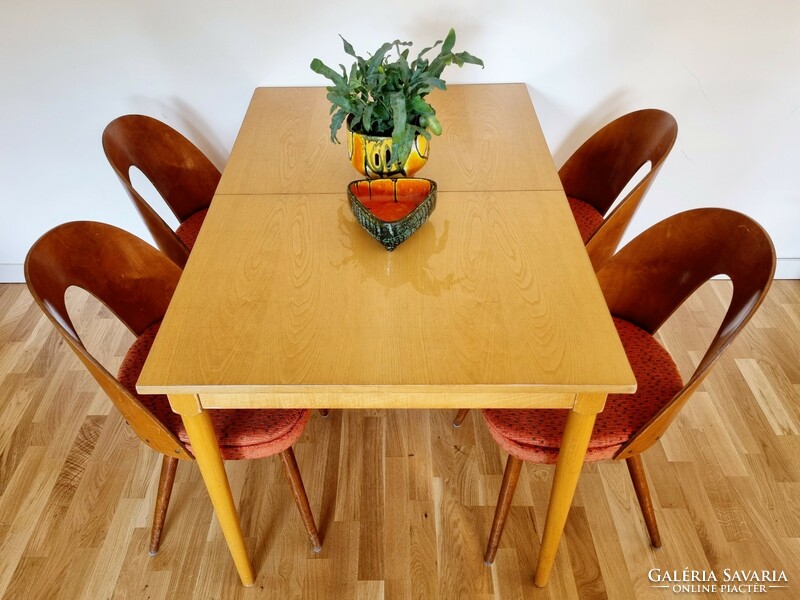 Retró bővíthető étkezőasztallal, kihúzható asztal