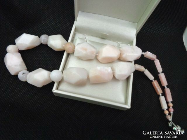 Marble-colored Andean opal necklace