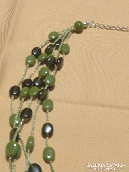 Four rows of very nice necklace green