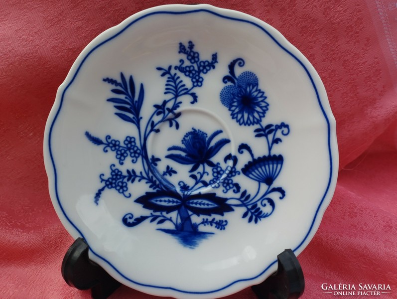 Beautiful onion-patterned porcelain small plate, 3 pcs