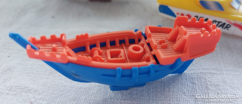 For collectors! Retro plastic boats, 5 pcs (2 pcs ferrero kinder surprise) - not perfect