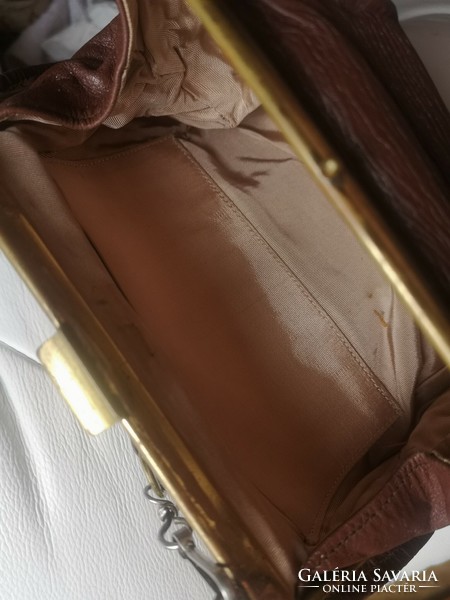 Vintage valódi bőr csokoládé barna crossbody, válltáska 15 x 21 cm 1980. .