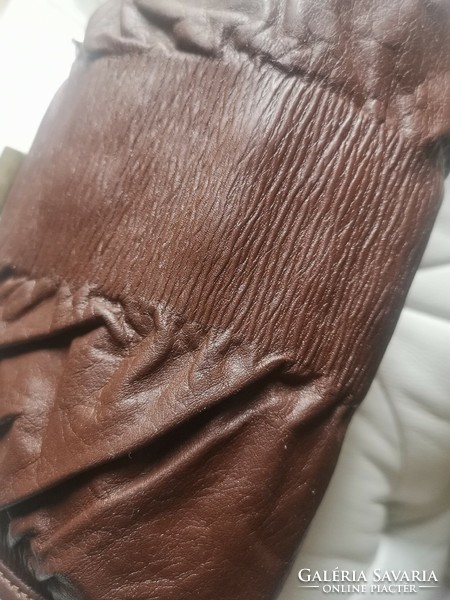 Vintage genuine leather chocolate brown crossbody, shoulder bag 15 x 21 cm 1980. .