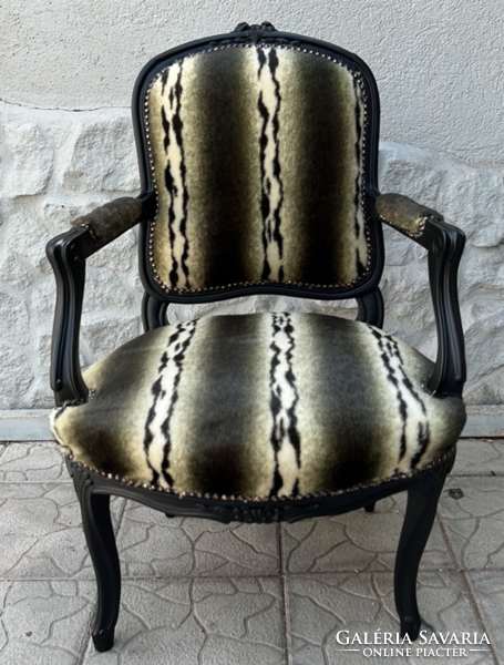 Matt black frame-style armchair with faux fur upholstery