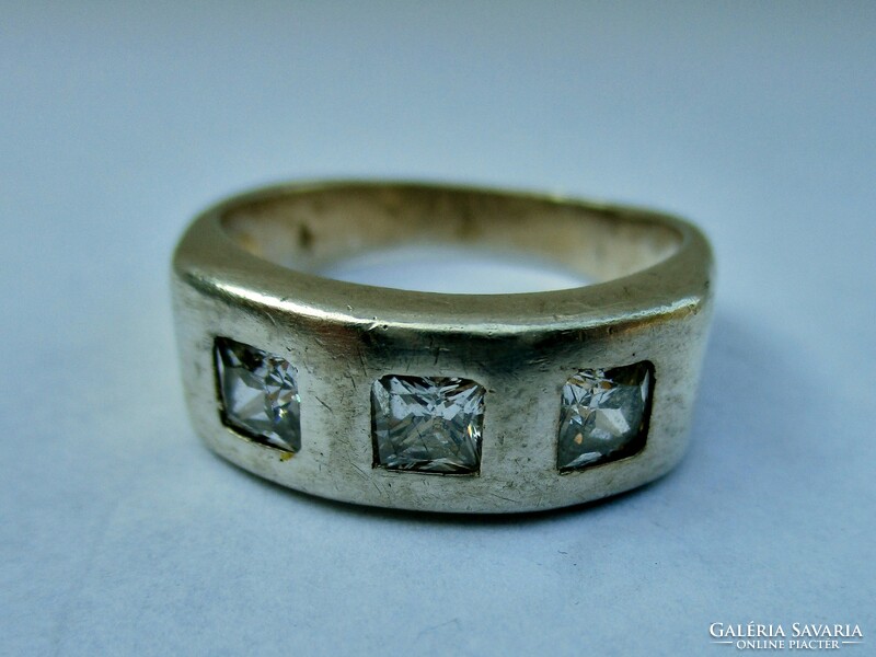 Very elegant art deco style silver ring with white stones