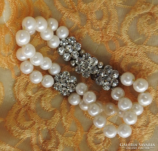 Vintage two-row white pearl string bracelet