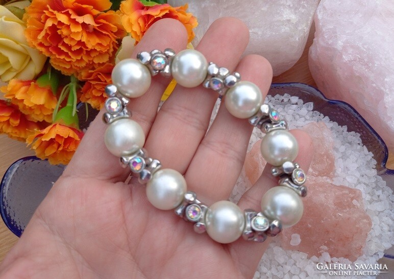 Jewelry fair! Item 79 - beaded bracelet with iridescent glittering gemstone eyes