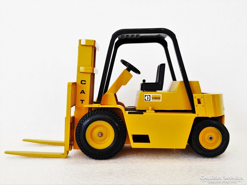 Régi nyugatnémet NZG Modelle No. 182 Caterpillar V 80 D targonca modell 1:25