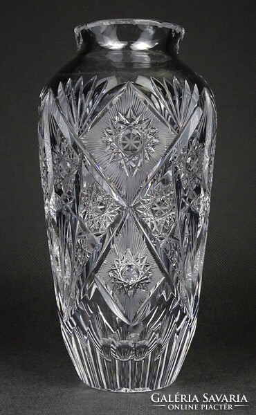 1N303 thick-walled beautiful crystal vase 20.5 Cm