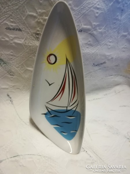 Porcelain bowl with sail