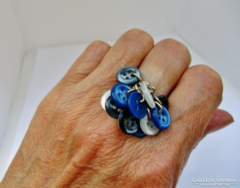 Nagyon extra ezüst gyűrű kék gombokkal
