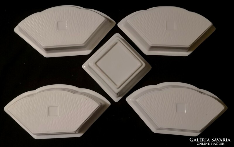 Dt/279 - Japanese porcelain sauce set / offering on plastic turntable