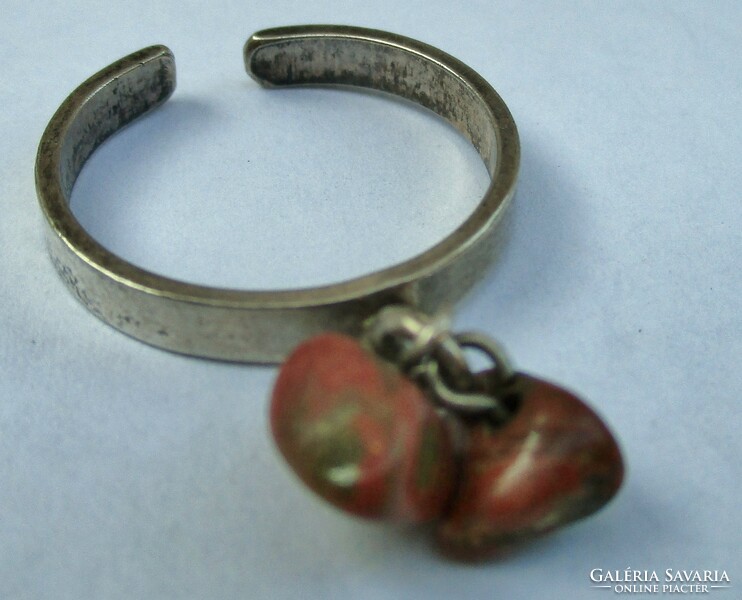 Különleges régi  nyitott ezüstgyűrű  borostyánnal