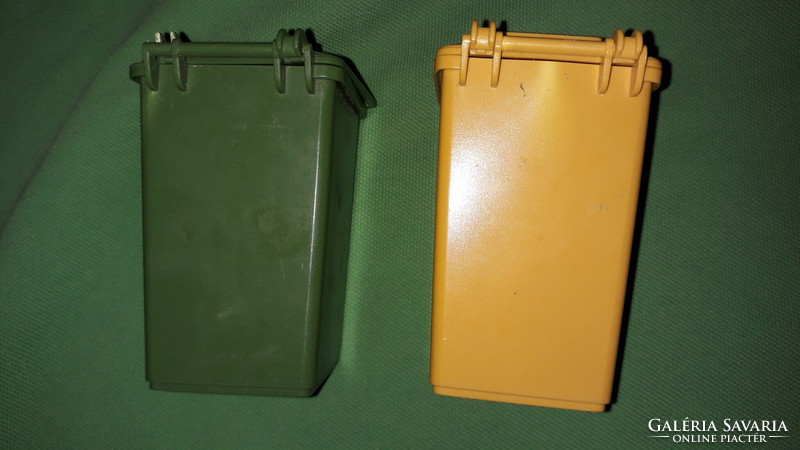Retro plastic toy / decoration modern plastic bins in a pair as shown in the pictures