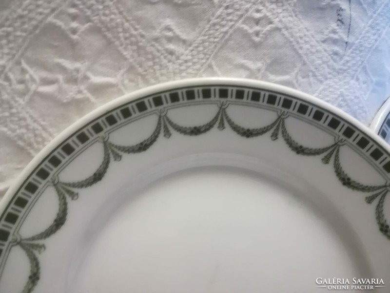 Thick porcelain small plate /elbogen/