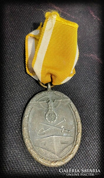 Ww2 Western Wall Order of Merit - Medal