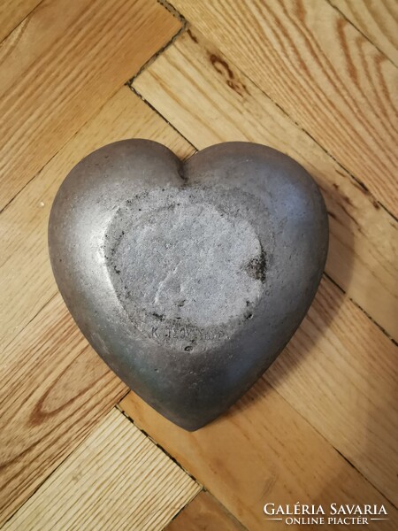Heart shaped ashtray | aluminum