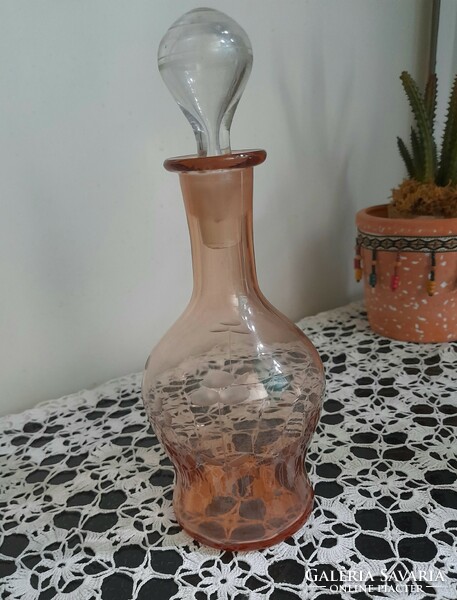 Lazac színű metszett üveg palack