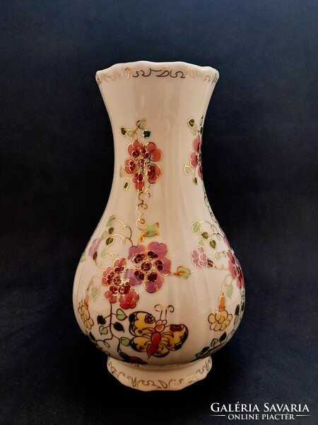 Butterfly pattern vase by Zsolnay, 18 cm