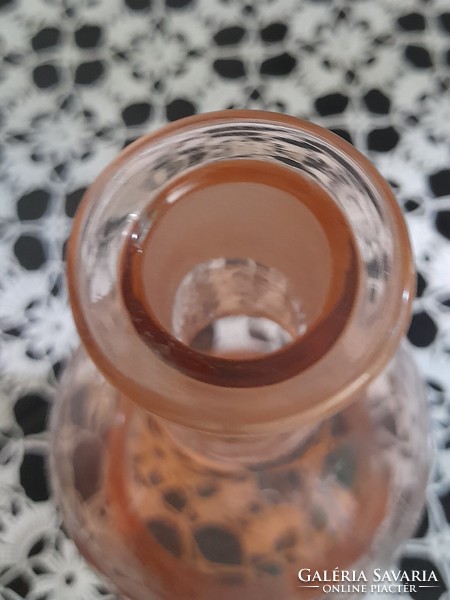 Lazac színű metszett üveg palack