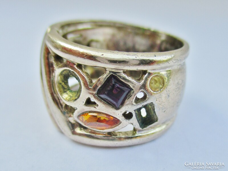 Különleges kézműves ezüst gyűrű szép kövekkel