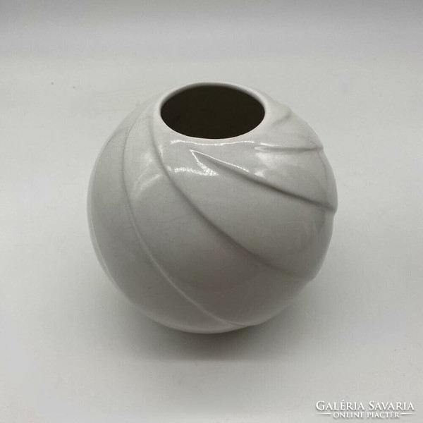 Twisted pattern art deco vase - m1415