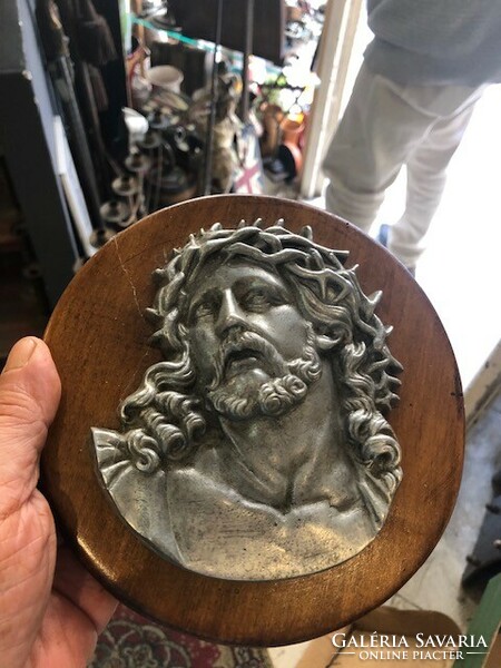 Representation of Christ, made of metal, wall decoration, 14 cm large work.