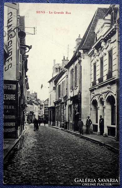 Sens főutcája  - antik francia város fotó képeslap   üzletek , reklám cégér  1910