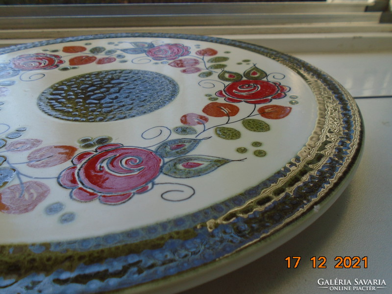 Hand painted majolica large round bowl with embossed red rose pattern schramberg majolica factory 30 cm