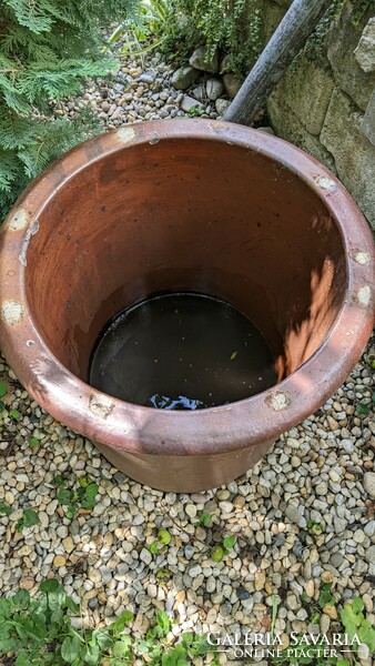Zsolnay pyrogranite water vat