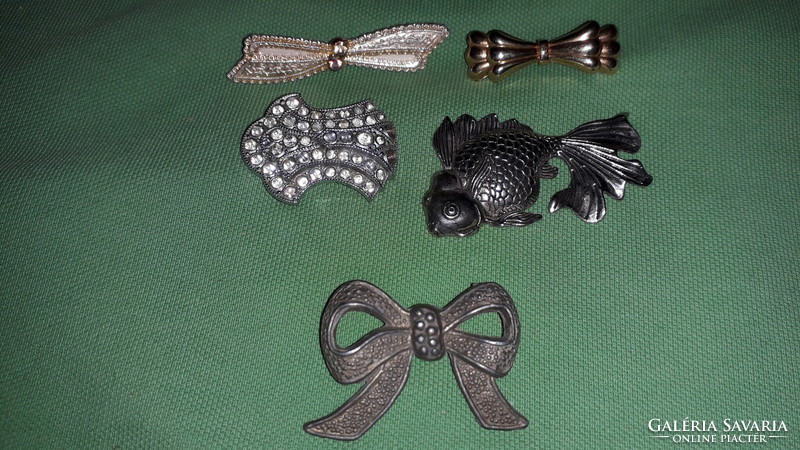 Retro and older brooches in a package of 5 pieces as shown in the pictures