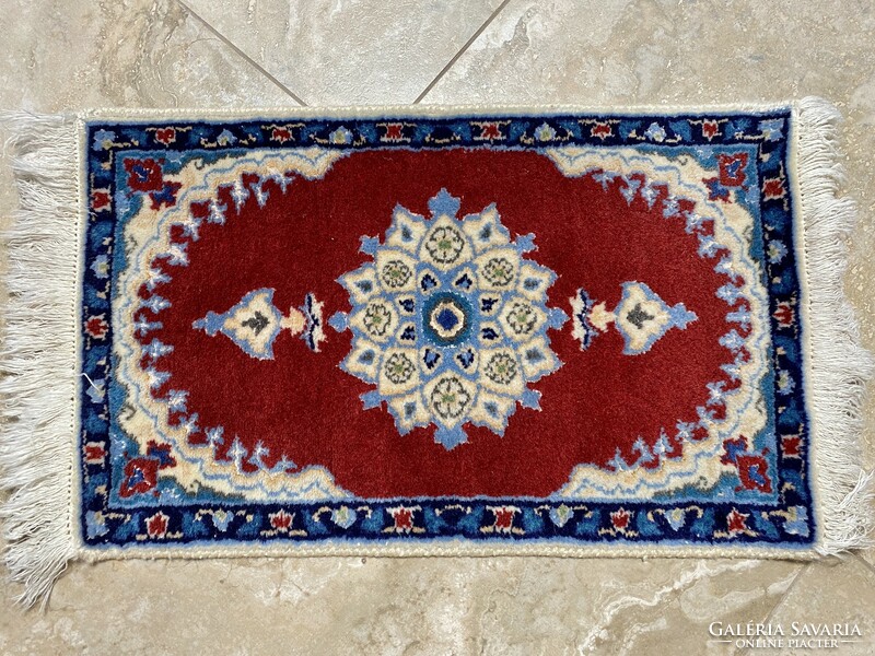Iran nain Persian carpet 70x40cm