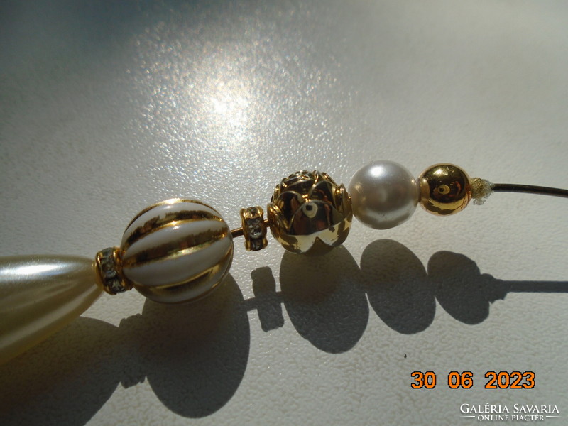 Spectacular hat pin with 5 types of decorative pearls with a gold-plated protective cap