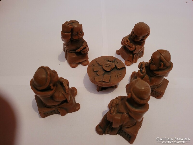 Viasz figurák kártyázó szerzetesek