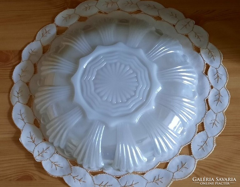 Three-part serving plate