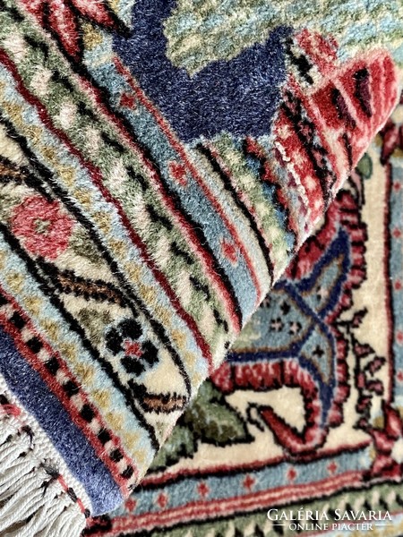 Iran qum madaras szőnyeg selyemmel 85x68cm