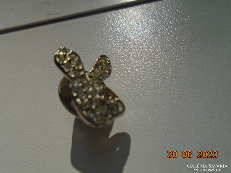 Silver-plated bunny head brooch inlaid with polished stones, butterfly patent